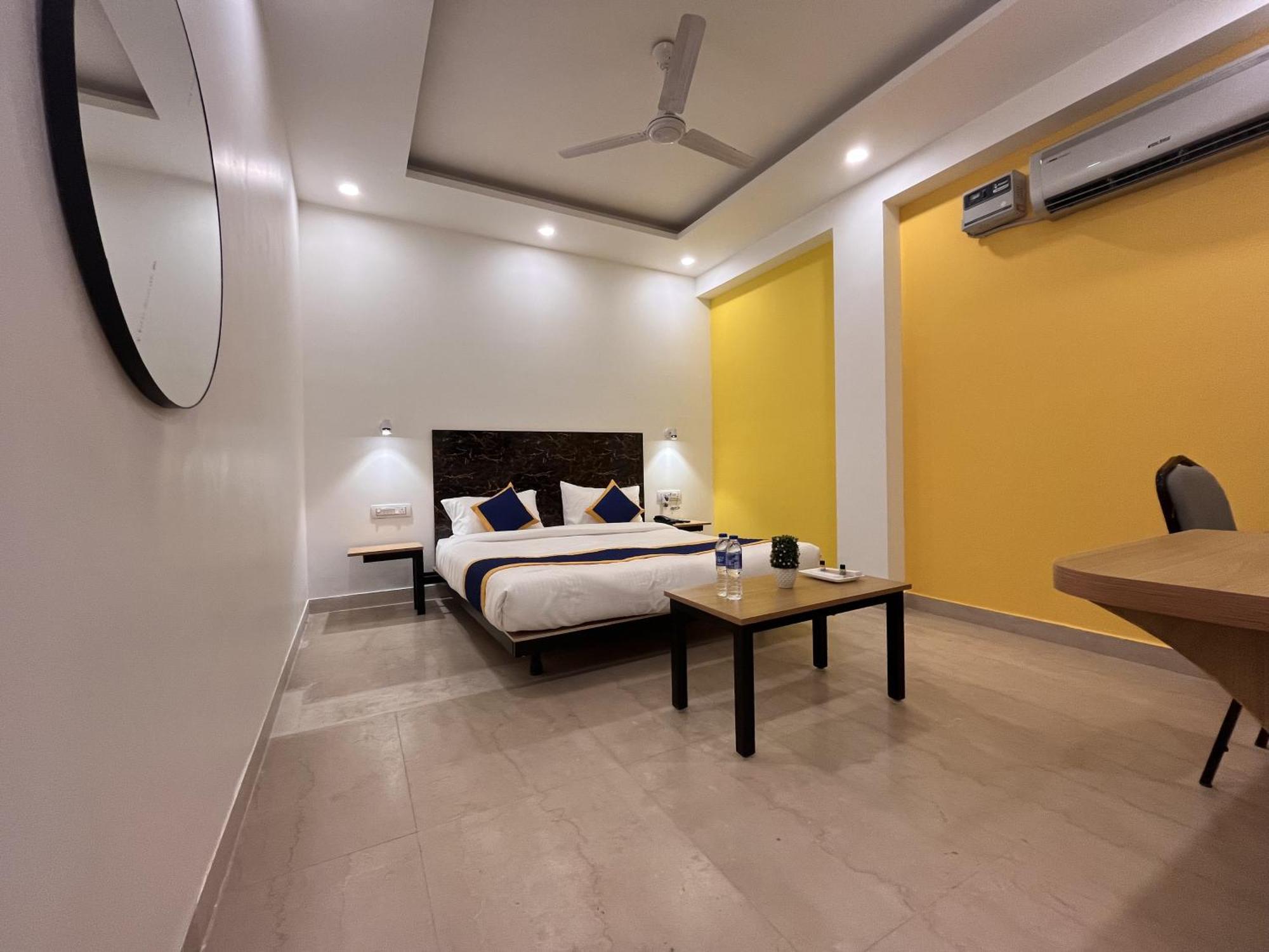 Aamantran Residency Hotel, Sohna Road, Sector 49, Gurugram Gurgaon Exterior foto