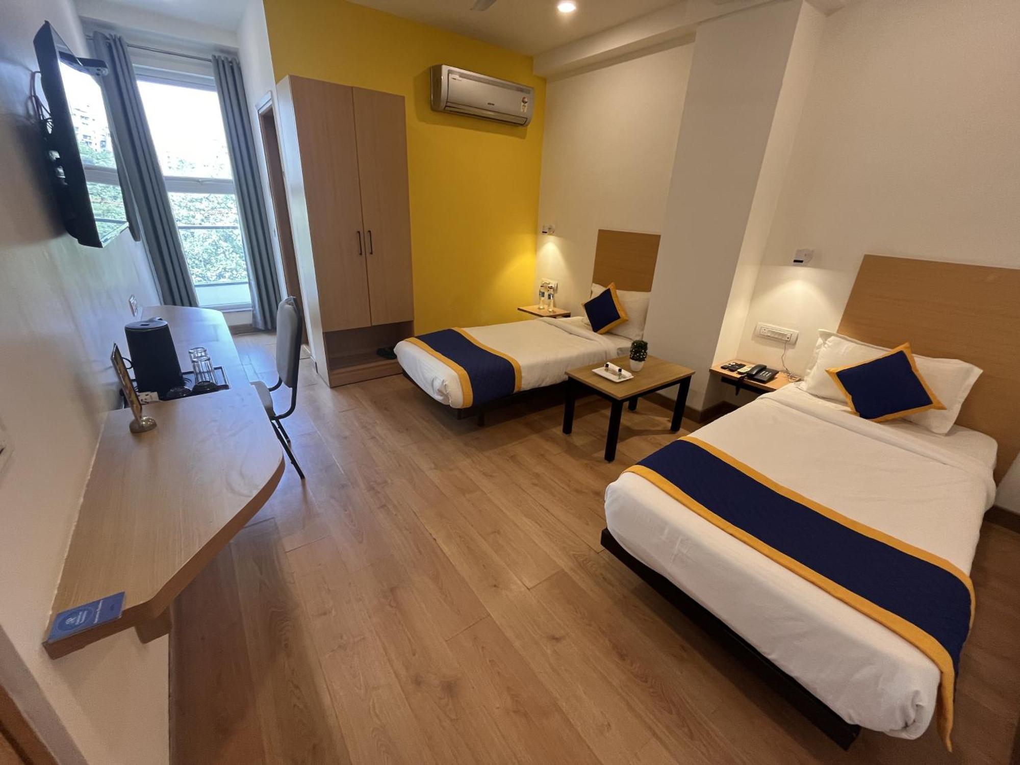 Aamantran Residency Hotel, Sohna Road, Sector 49, Gurugram Gurgaon Exterior foto